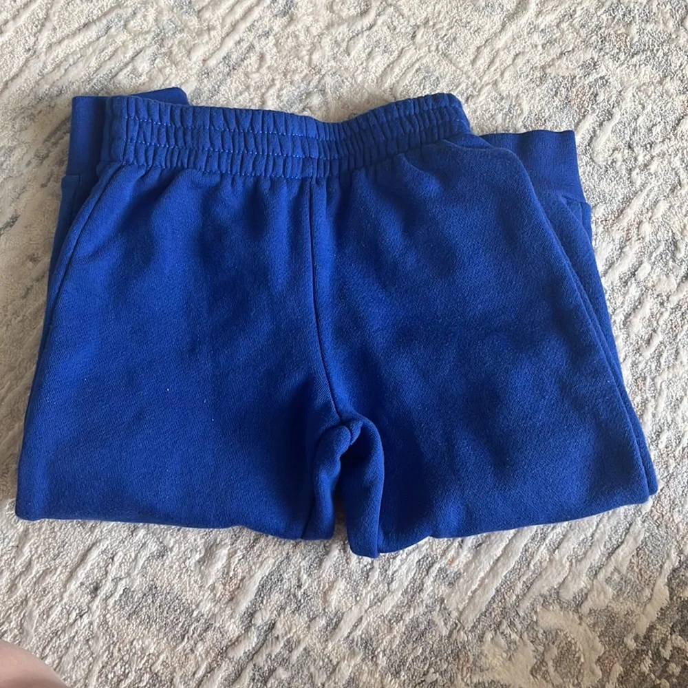 Bundle of 2 joggers and jeans. - Picture 6 of 7